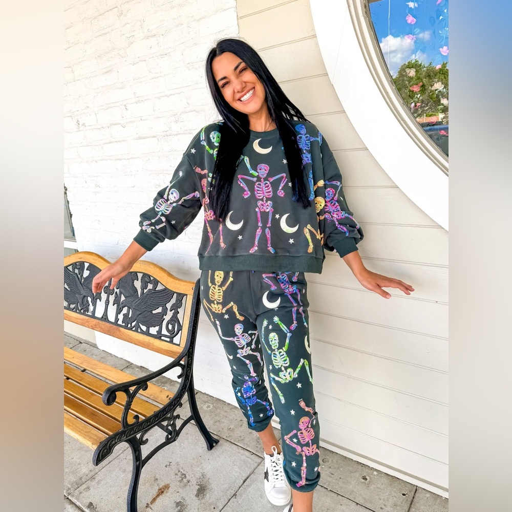 Queen Of Sparkles Dancing Skeleton Sweatpants size large